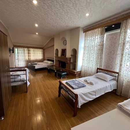 Twins Guest House Batumi Eksteriør bilde