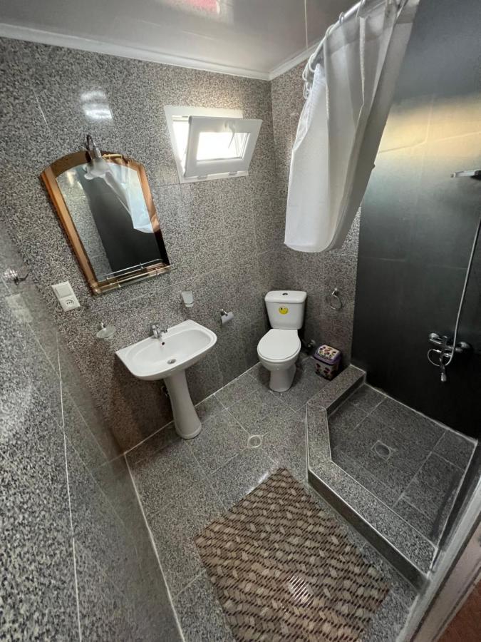 Twins Guest House Batumi Eksteriør bilde