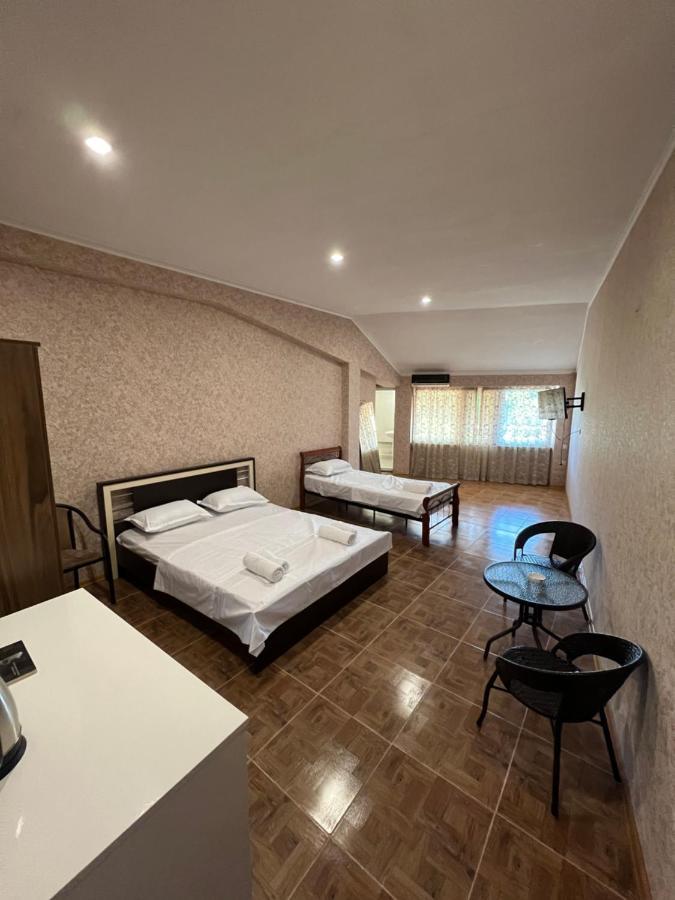 Twins Guest House Batumi Eksteriør bilde