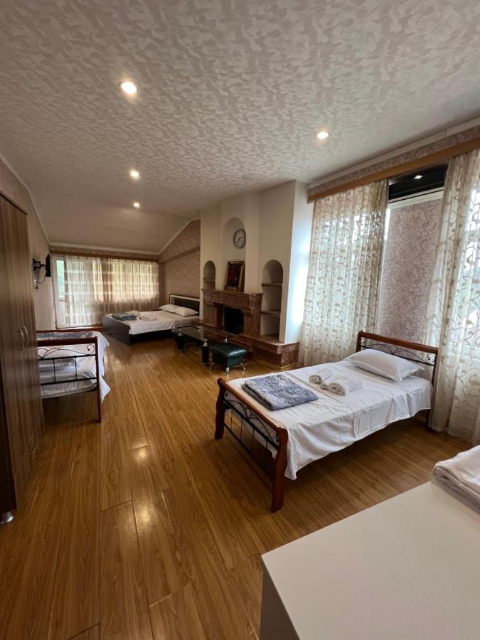 Twins Guest House Batumi Eksteriør bilde