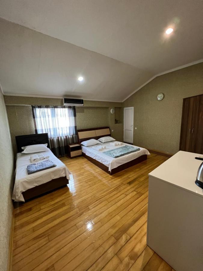 Twins Guest House Batumi Eksteriør bilde